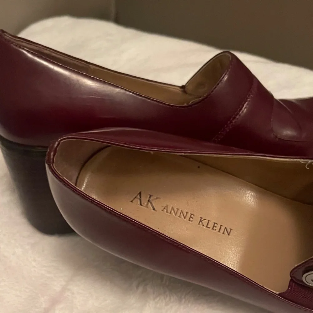 Shoes - Picture 2 of 5